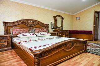 Отель Hotel S.R Тбилиси Двухместный номер Делюкс с 1 кроватью и дополнительной кроватью-1