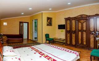Отель Hotel S.R Тбилиси Двухместный номер Делюкс с 1 кроватью и дополнительной кроватью-3