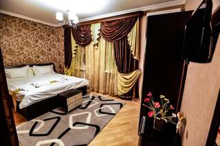 Отель Hotel S.R Тбилиси Номер Делюкс с кроватью размера «king-size»-1