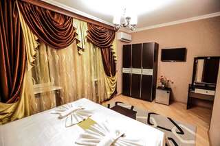 Отель Hotel S.R Тбилиси Номер Делюкс с кроватью размера «king-size»-3